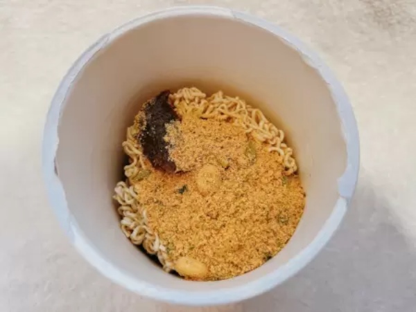 カルディのカップ麺＆ライスでタイ気分を満喫！ お湯を注ぐだけで本格的な味わい