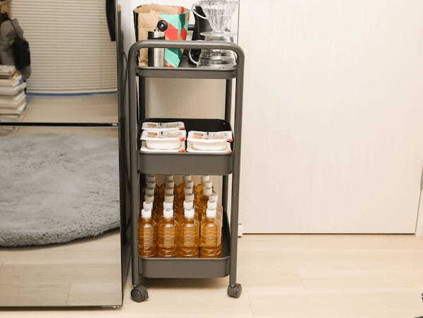無印良品の「スチールパイプワゴンラック」。スリムに使えるからどの部屋に置いても重宝するよ