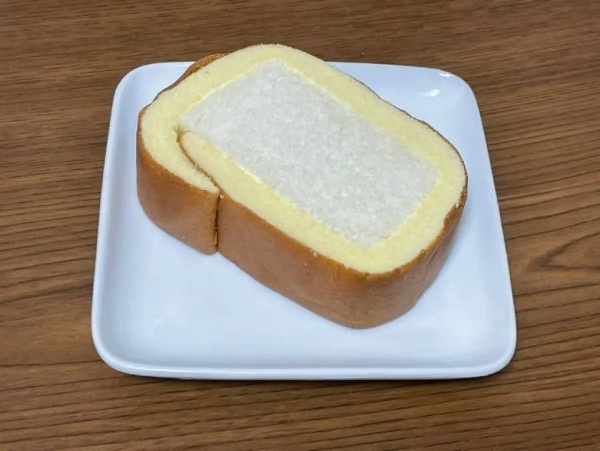 鹿児島のご当地パン「スナックブレッド」知ってる？県外民にもぜひ食べて欲しい「スポンジで食パンをロールイン！」