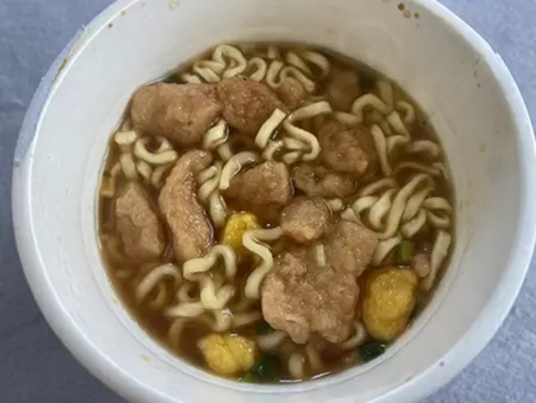 「麺とスープだけ」を実食しつつ検証！　カップラーメンに具材は本当に不必要か？