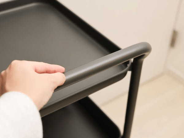 無印良品の「スチールパイプワゴンラック」。スリムに使えるからどの部屋に置いても重宝するよ