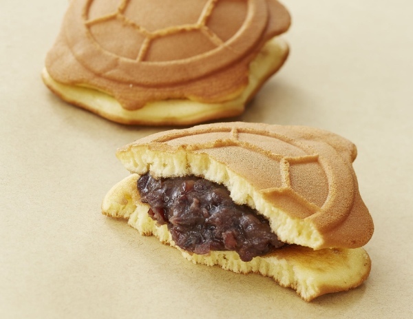 「虹」がテーマのカラフルな和菓子が登場する第77回全国銘菓展が日本橋三越本店で開催！次なるブームの予感!?和菓子店をめぐり集める＜御菓印＞も勢揃い！ 
