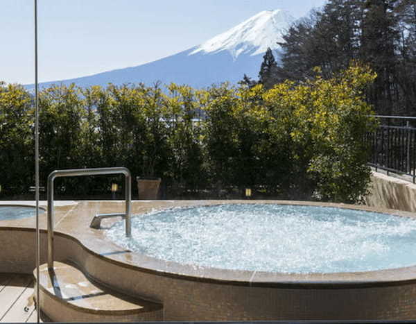 富士山の絶景を臨む、河口湖近辺の日帰り温泉13選！大自然&気持ちいいお湯も満喫！