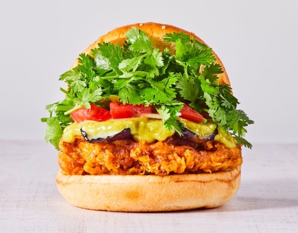 2022年、想定の3倍売れた話題性NO.1バーガー!こぼれるっ【パクチーチキンバーガー】再来!だるさを吹っ飛ばす本格辛い、グリーンカレーorトムヤムクン2種登場