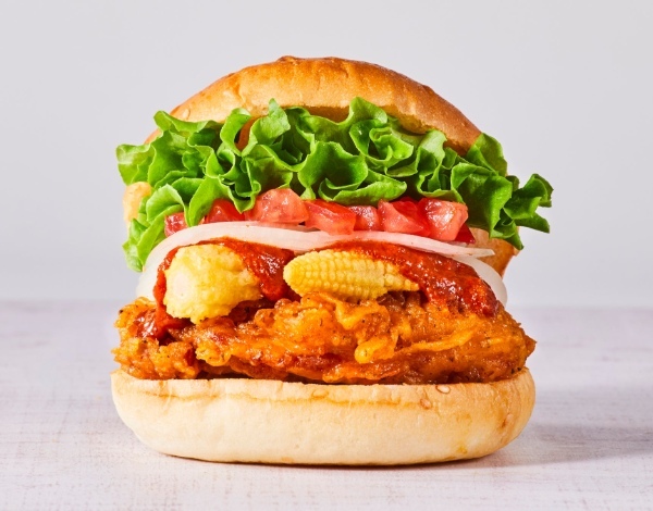 2022年、想定の3倍売れた話題性NO.1バーガー!こぼれるっ【パクチーチキンバーガー】再来!だるさを吹っ飛ばす本格辛い、グリーンカレーorトムヤムクン2種登場