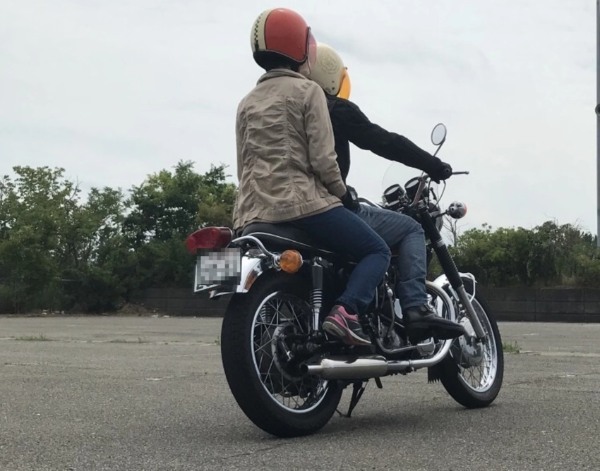 タンデムの乗り方とは?二人でバイクツーリングを楽しむ方法とコツをご紹介!