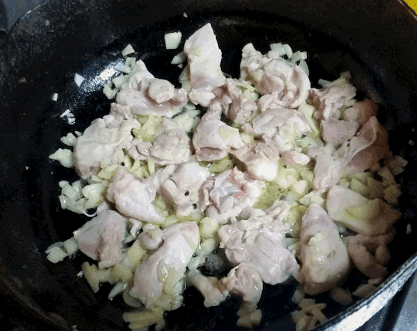 【レシピ】ジョージア料理・シュクメルリ（ニンニクをたっぷり加えた鶏肉のクリーム煮）を作ろう♪