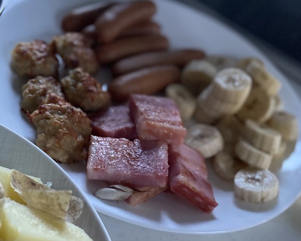 【キャンプ飯】冬に◎のチーズフォンデュの作り方。アルミホイルを使えば片付け楽々！