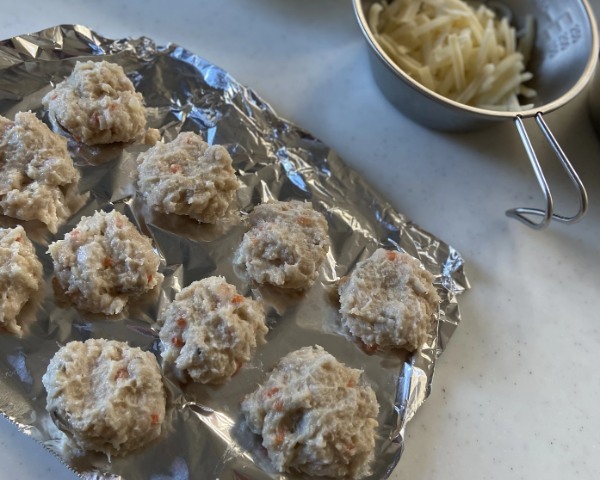 【キャンプ飯】冬に◎のチーズフォンデュの作り方。アルミホイルを使えば片付け楽々！