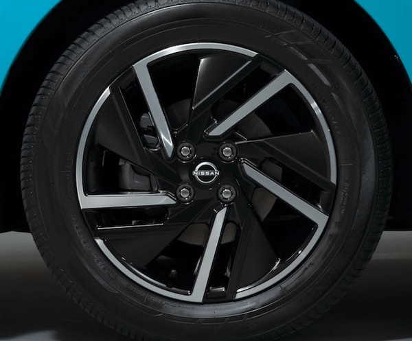 日産　ノートをマイナーチェンジ　フロントデザインを一新