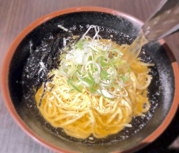 「油そばの締めはラーメン?!」 油そば専門店「ぶらぶら」がお代わり麺「和え玉」販売開始