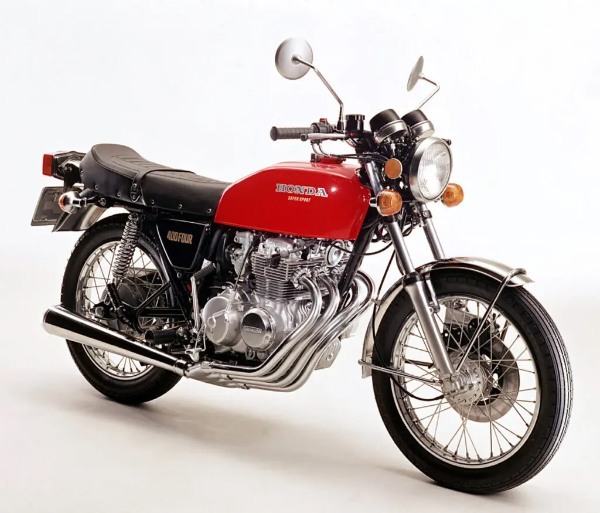 時代に翻弄された悲運のカフェレーサーCB400FOUR“ヨンフォア”の魅力！【70s旧車バイク戦国時代】