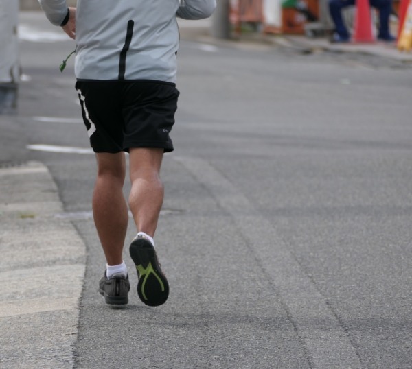 雨の日のランニング方法！おすすめの服装&装備や転倒の注意点について解説！