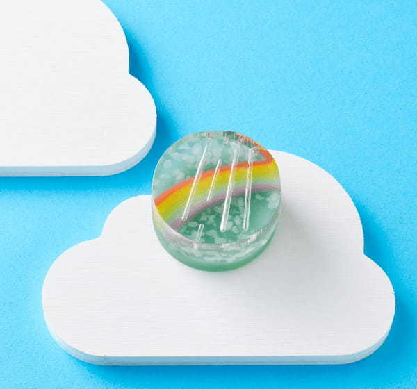 「虹」がテーマのカラフルな和菓子が登場する第77回全国銘菓展が日本橋三越本店で開催！次なるブームの予感!?和菓子店をめぐり集める＜御菓印＞も勢揃い！ 