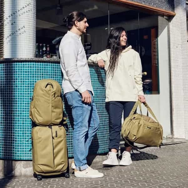 バッグを分けるのって面倒じゃない? 「Thule Aion」の多機能バッグならガジェットが収納できてオン・オフ兼用でも使えるよ!