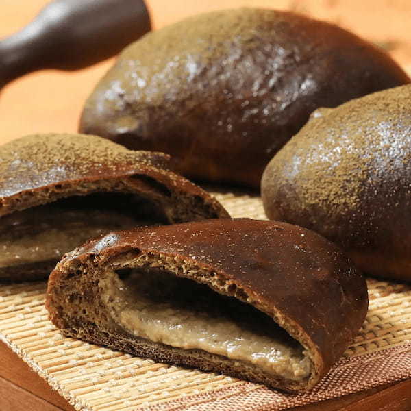 【京都の宇治茶専門店「祇園辻利」のほうじ茶を使用した、秋のコラボレーション】「ハートブレッドアンティーク」より、『ほうじ茶生絞りモンブランチョコリング』をはじめ全3品が10月1日より期間限定で新発売