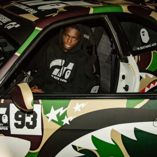 ファッションブランドA BATHING APE®と映画GRAN TURISMOがコラボ