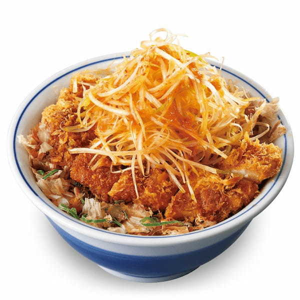 【ごはんの上にも…】夏の終わりは旨辛がっつり!!「ネギねぎラー油のロースカツ丼」とんかつ専門店かつやに期間限定で新登場