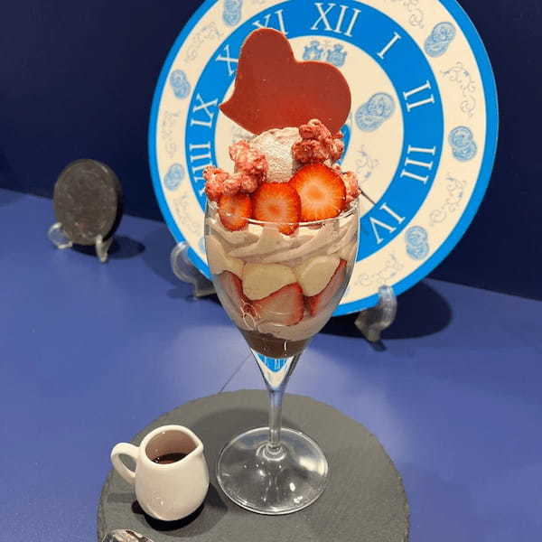 イタリアの老舗チョコレートブランド「カファレル」からイチゴ×ジャンドゥーヤのパフェ「パルフェ イル カファレル フラーゴラ」が登場!神戸北野本店にて期間限定で販売