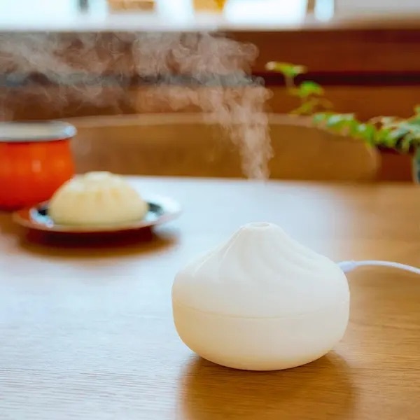 新宿中村屋公認「肉まんそっくり加湿器」　アツアツ肉まんの湯気まで再現