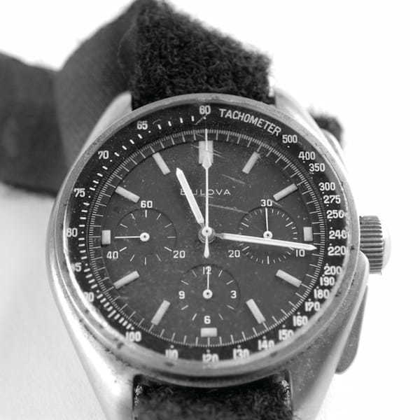 アポロ15号の船長が着用した腕時計の最新版は、メテオライト（隕石）文字盤を使用した世界5000本限定！