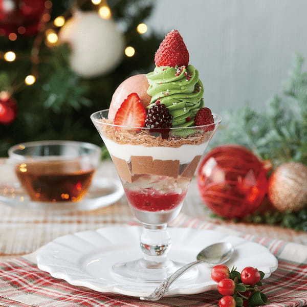 【Afternoon Tea】クリスマスシーズン限定「苺とピスタチオホイップのクリスマスツリーパフェ」登場!芳醇なラ・フランス×キャラメルの「フルーツミルフィーユ」も