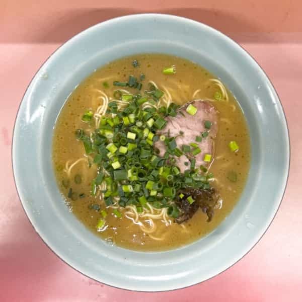 「うちもそろそろ老舗の仲間入り？」夜しか開かないラーメン店『長浜家』