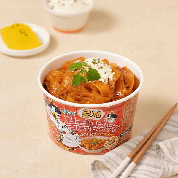 ＜Qoo10 「韓国麺類」販売数ランキング＞韓国の味を手軽に楽しむ！その辛さで話題のブルダック炒め麺が人気