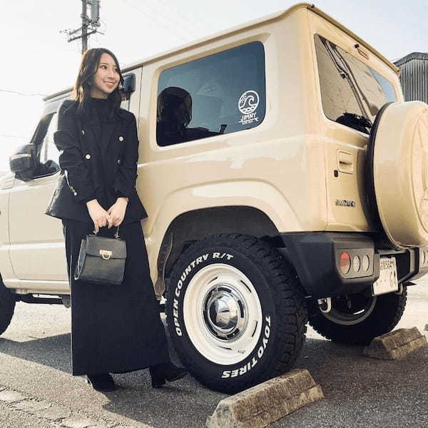 ジムニーの内装はブラウン調でまとめてカスタム♪苺大福を食べ比べることが趣味な四駆好きナチュラル美女♡
