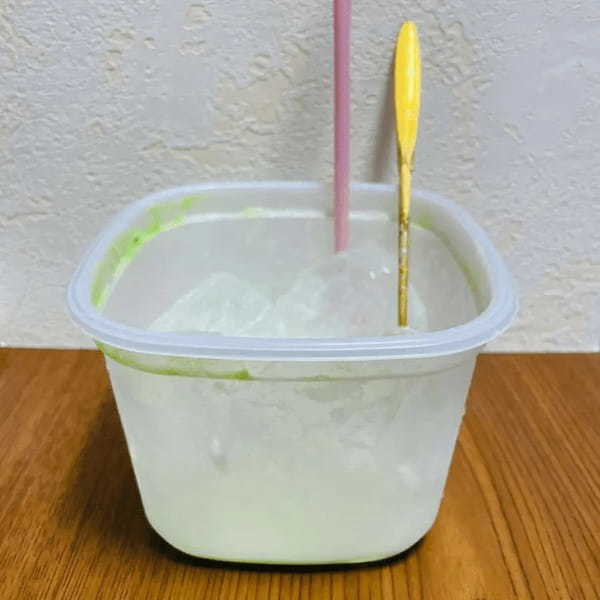 カンタンなのに背徳感たっぷり！大人の力でメガ盛りクリームソーダ作ってみた