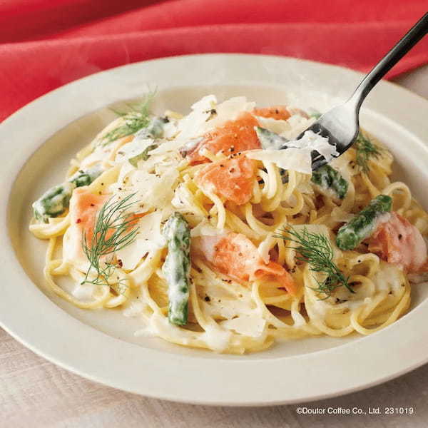 エクセルシオール カフェで10月19日よりサーモンやきのこを使った秋の新作パスタ2品を発売!定番ホットドッグメニュー2品もリニューアル!