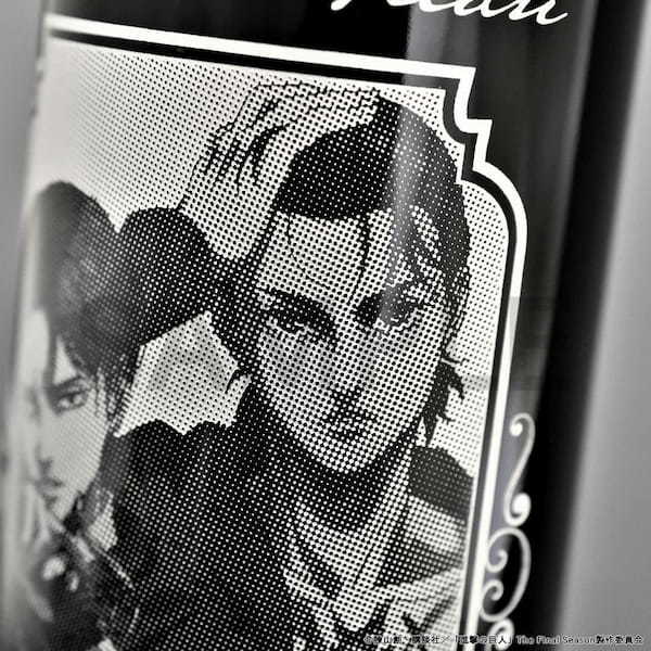 TVアニメ『進撃の巨人』彫刻ボトル＆グラスの予約受付がスタート！　同時発売のメモリーブロックと並べて、放送開始10周年を盛大にお祝いしよう!!