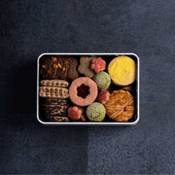 【和楽紅屋】大人気のクッキー缶に3種類の新作が登場!小豆や黒糖など日本ならではの素材を使ったクッキー缶、鳥居醤油や柚子胡椒を使ったサレ缶、バターを贅沢すぎるまでに使ったとろける食感のクッキー缶を販売。
