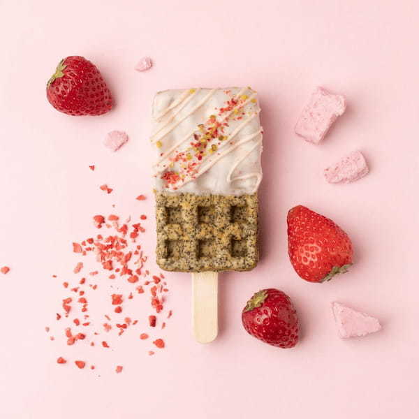 【2023春限定】まるで、片手で食べる芳醇ミルクティー？！春を彩る桜&苺ミルクティーが、京ワッフルになって4/1(土)～販売開始