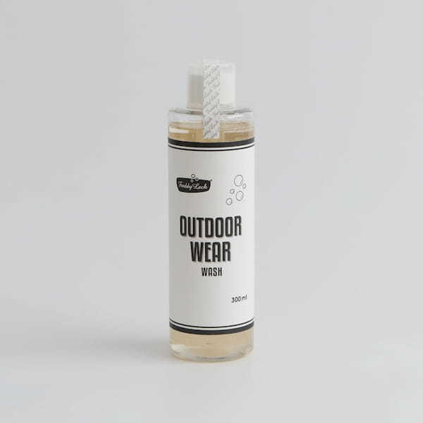 撥水機能を回復するアウトドアウェア用洗剤「OUTDOOR WEAR WASH」が新発売!