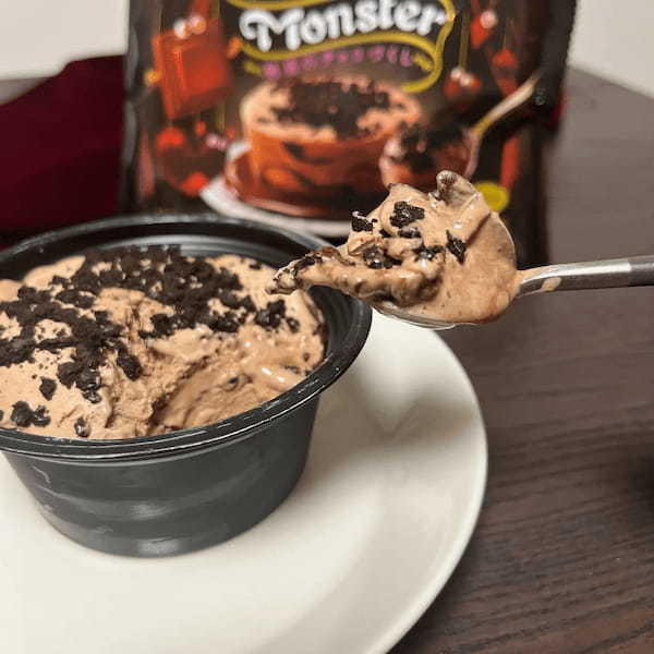 アイスは夜食需要が最多・秋の夜長にぴったりな「夜アイス」の新定番が登場！日本のチョコレート製造のパイオニアが開発した食感系ご褒美チョコアイス「チョコホリックモンスター」９月18日（月）新発売