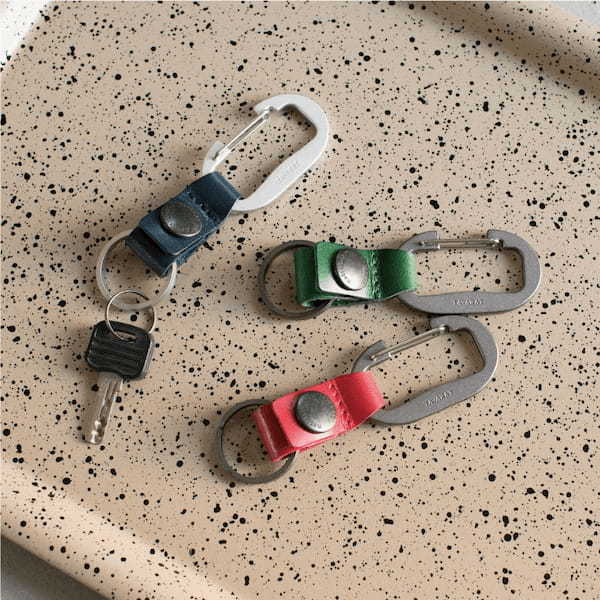 シンプルだからシーンを選ばない【本革×真鍮】のキーホルダー