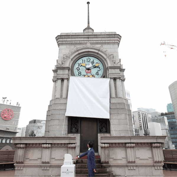 【銀座のシンボルがあのキャラクターに】ディズニー創立100周年を祝し、セイコーの時計塔がミッキーマウスデザインに模様替え