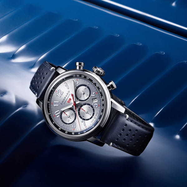 【限定100本、ショパールの最新モデル】フランス国旗から着想を得た、美しくもレトロなクロノグラフ
