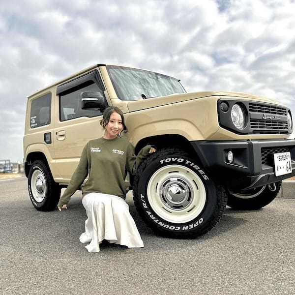 ジムニーの内装はブラウン調でまとめてカスタム♪苺大福を食べ比べることが趣味な四駆好きナチュラル美女♡