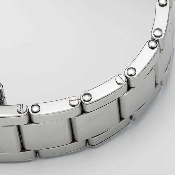 【いい味出している!】SEIKOなど7万円台まで、古典的な味わいをグッと深める「くさび形」の大人顔時計3選
