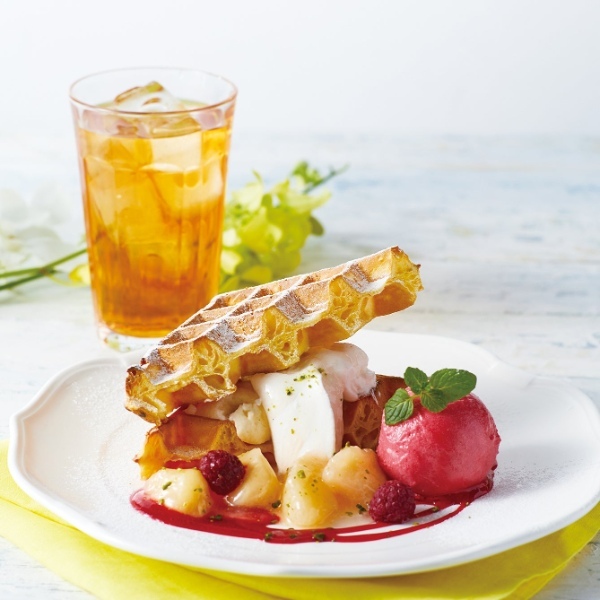 【Afternoon Tea】ひと皿で2度おいしい、あいがけカレーが新登場！白桃、さくらんぼをテーマにした夏限定スイーツ2種も発売