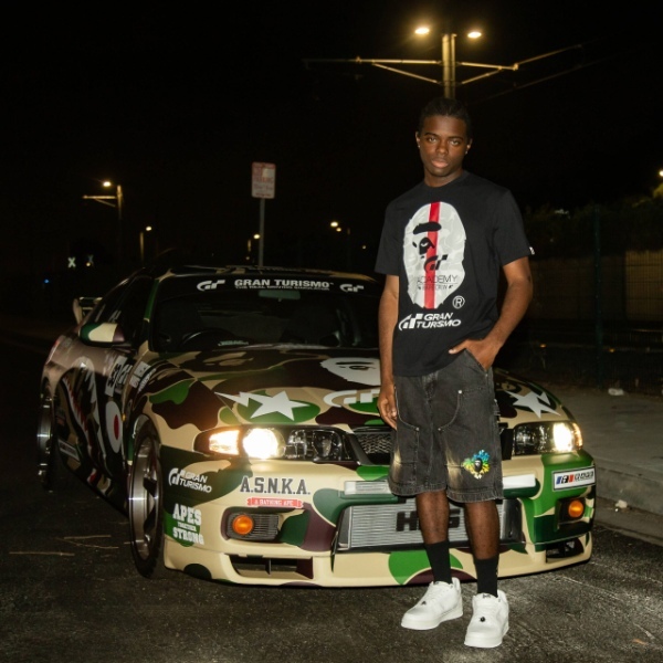 ファッションブランドA BATHING APE®と映画GRAN TURISMOがコラボ