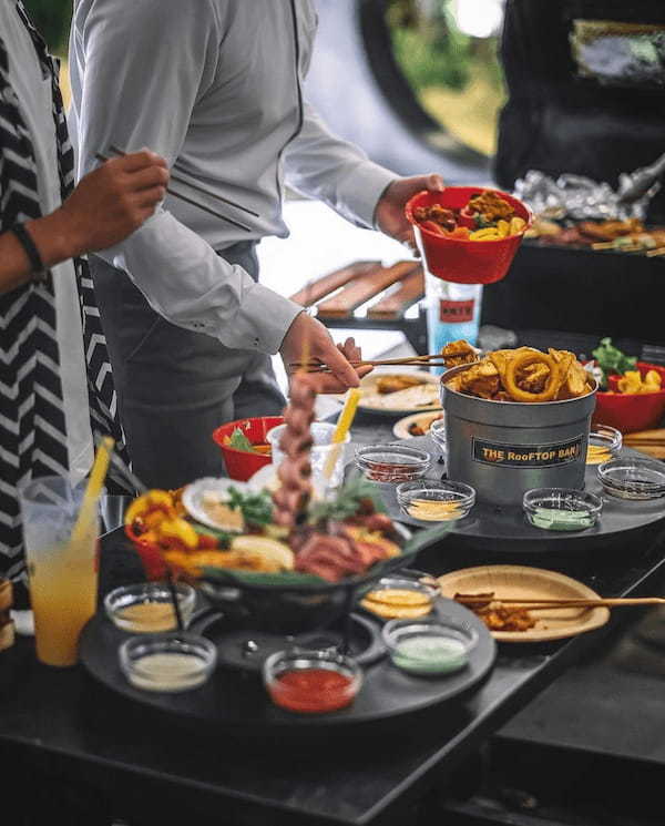年間2万人以上が来店する大人気の都市型BBQビアガーデン『THE ROOFTOP BBQ(ザ・ルーフトップバーベキュー)』が今年も4月1日(土)大阪なんばパークス屋上にオープン!