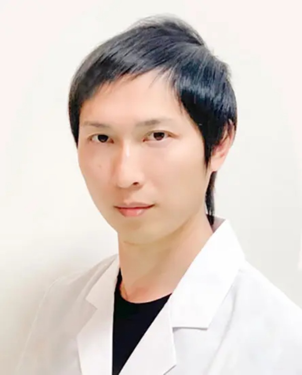 院長は元V系バンドマン 歯科医院の二度見不可避な「ぶっ飛び看板」が話題