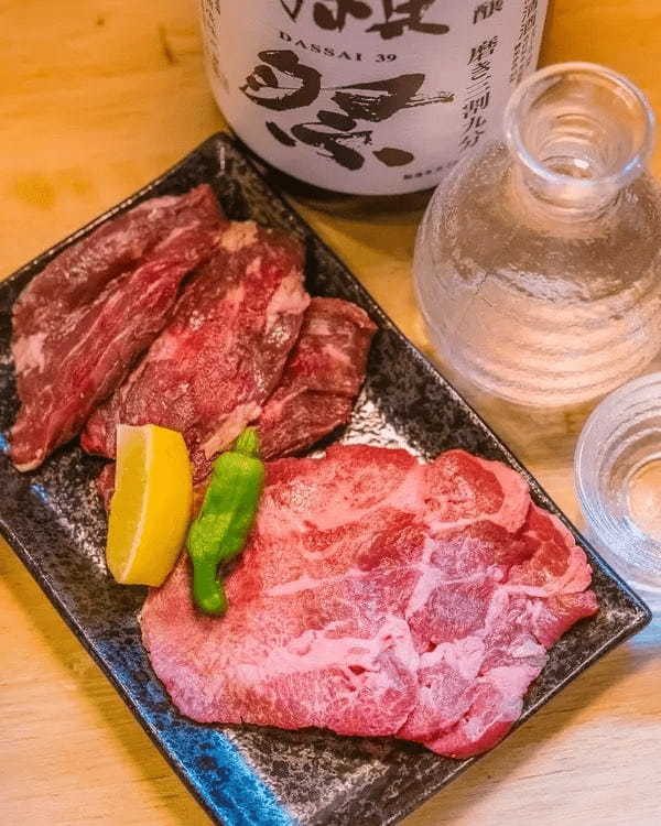 海鮮焼きも焼肉も両方楽しめる期待の新店!『でこせまき』