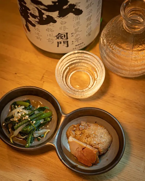 海鮮焼きも焼肉も両方楽しめる期待の新店!『でこせまき』