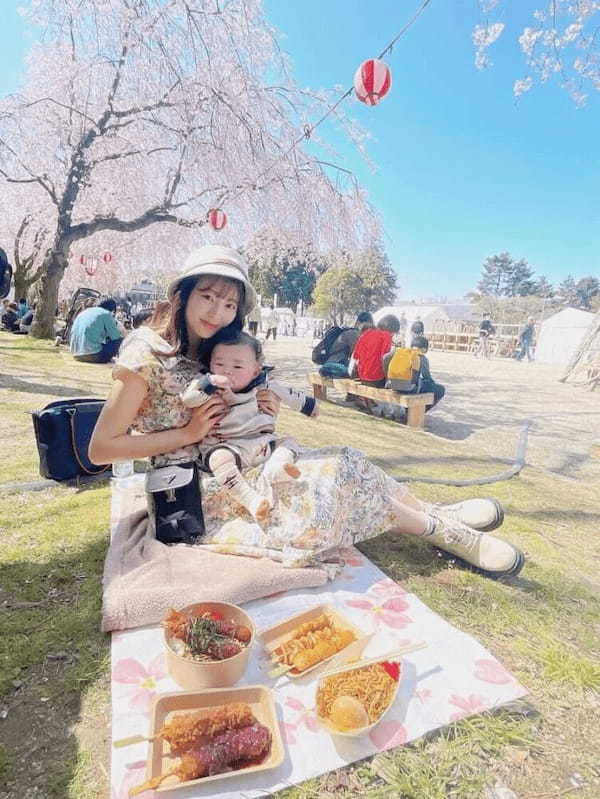 でらかっこいい！真っ赤なジャガーXEを乗りこなす愛知美女♡景色が綺麗な温泉にドライブ旅行行きたいな♪