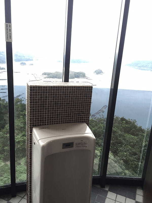 青く美しい海岸線の鹿児島県　長島町のトイレが絶景だって？