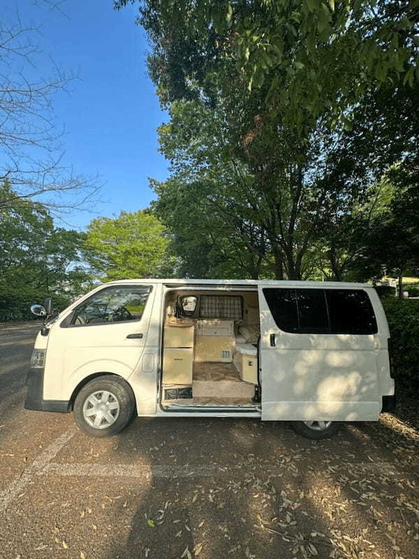 バンライフというスタイルに憧れてハイエースを購入♪自分でデザインしたキャンピングカーで旅をするクリエイティブ女子